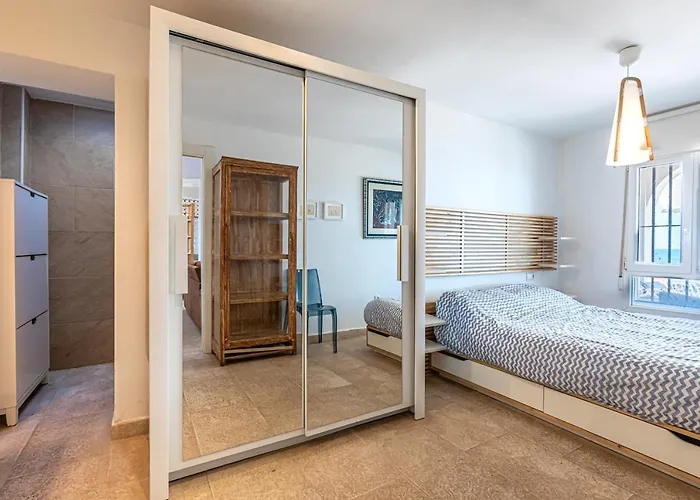 Beachfront Bliss: Apartamento A Pie De Playa
