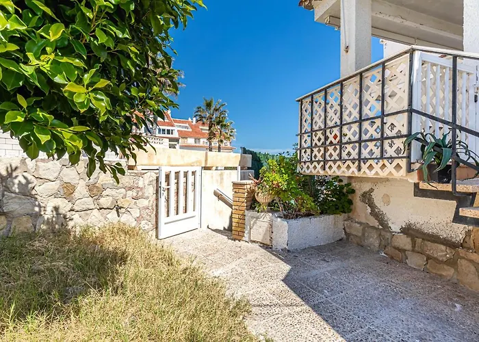 Beachfront Bliss: Apartamento A Pie De Playa