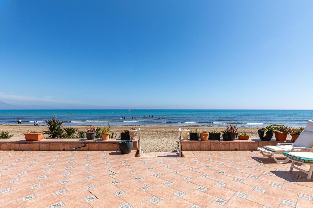 Beachfront Bliss: A Pie De Playa Dom wakacyjny